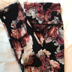 Victoria’s Secret sport floral knockout leggings